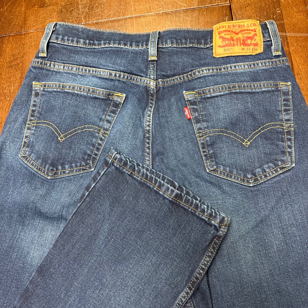 Levi's 569 Loose Straight Jeans Mens Fits 32x32 Blue Medium Wash 00569-0247